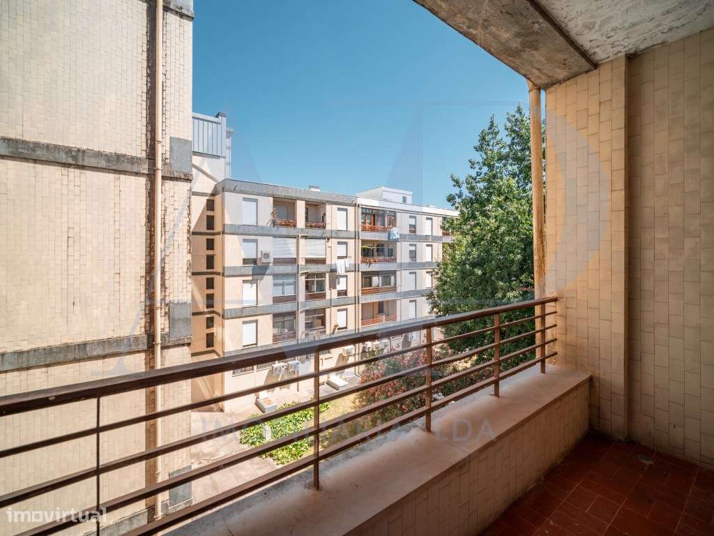 Apartamento T3 na Av. Londres com Garagem-6