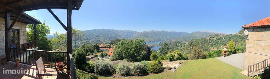 Casa com grandes áreas no Gerês com piscina e vistas sobre o rio - Grande imagem: 5/45