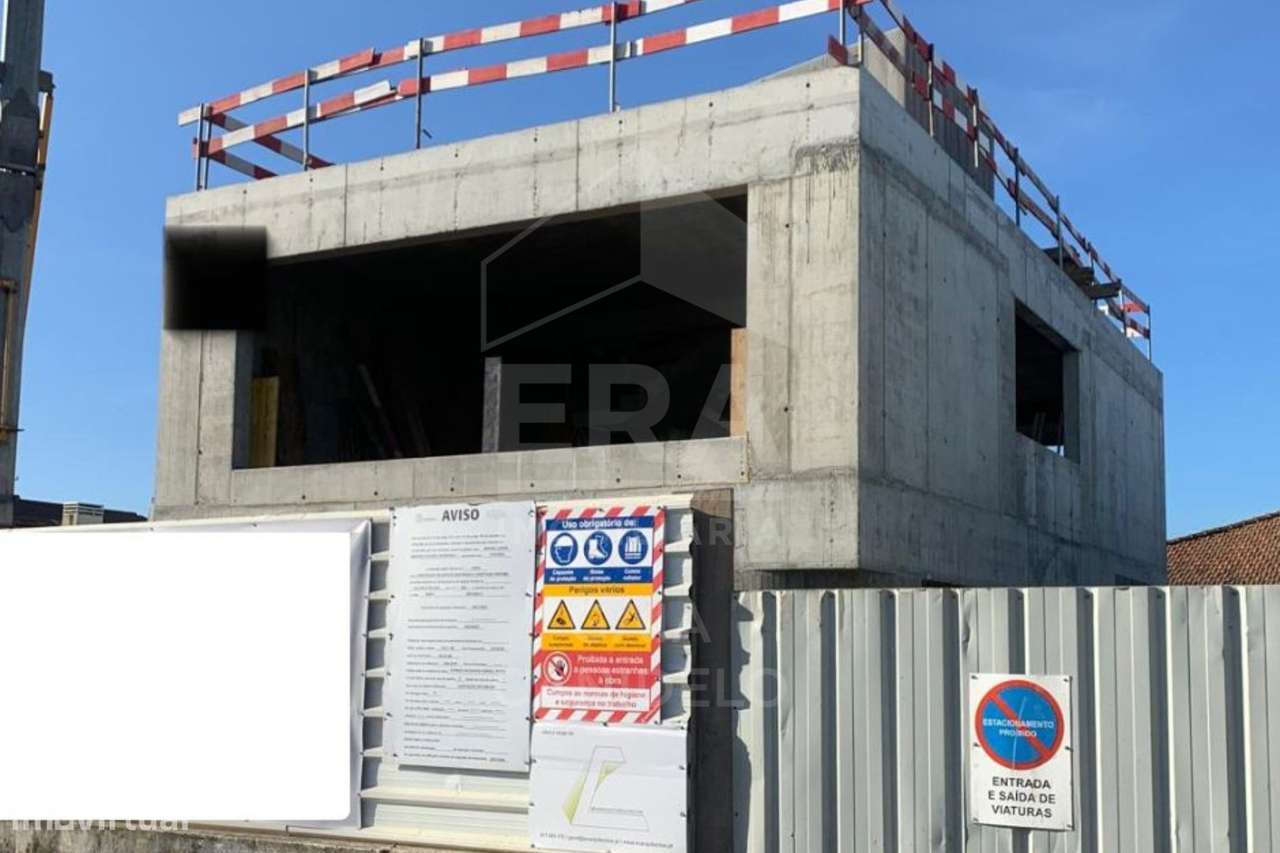 Terreno com Projeto Aprovado para Moradia V3-7