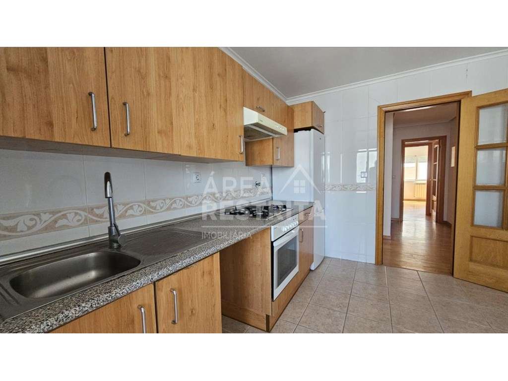 Apartamento T3 com garagem e elevador - Grande imagem: 4/5