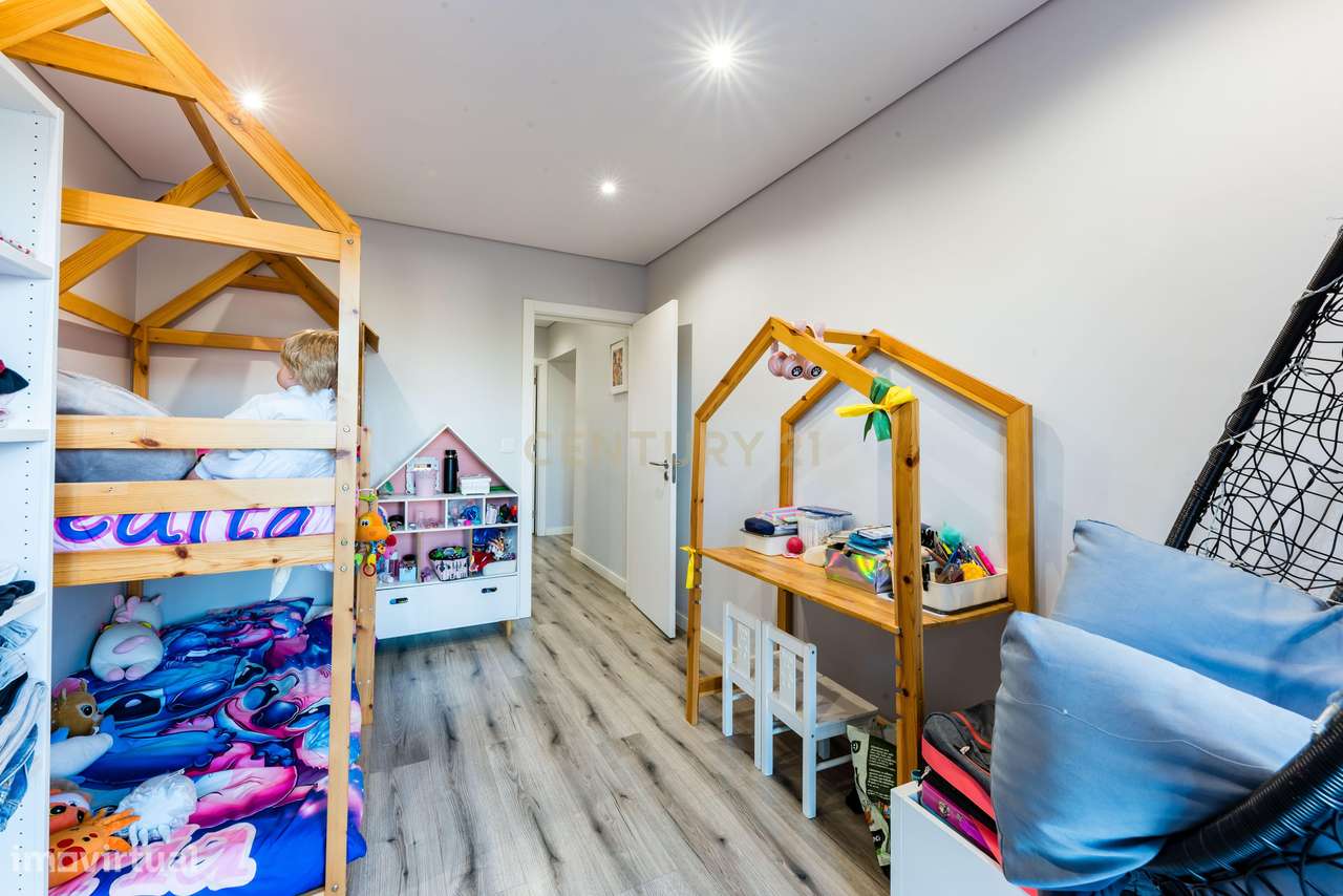 Apartamento T2 com Varanda em Encosta do Sol, Amadora-10