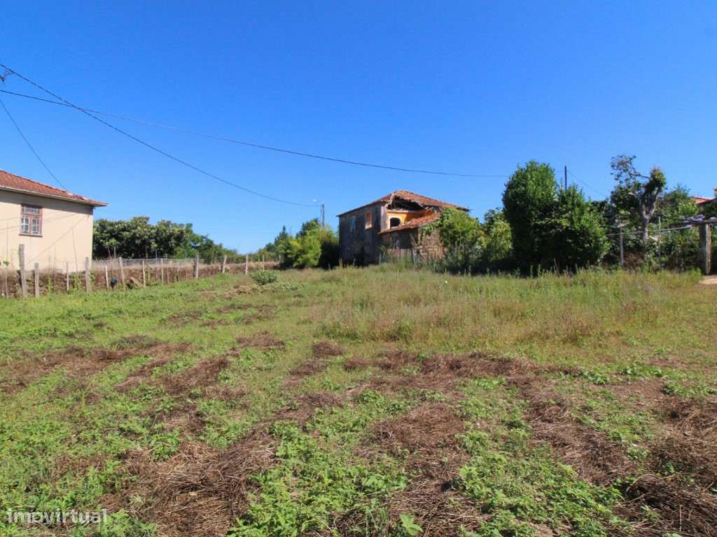 Vende-se moradia rústica em Ribeirão, próxima da N14 - Grande imagem: 4/10