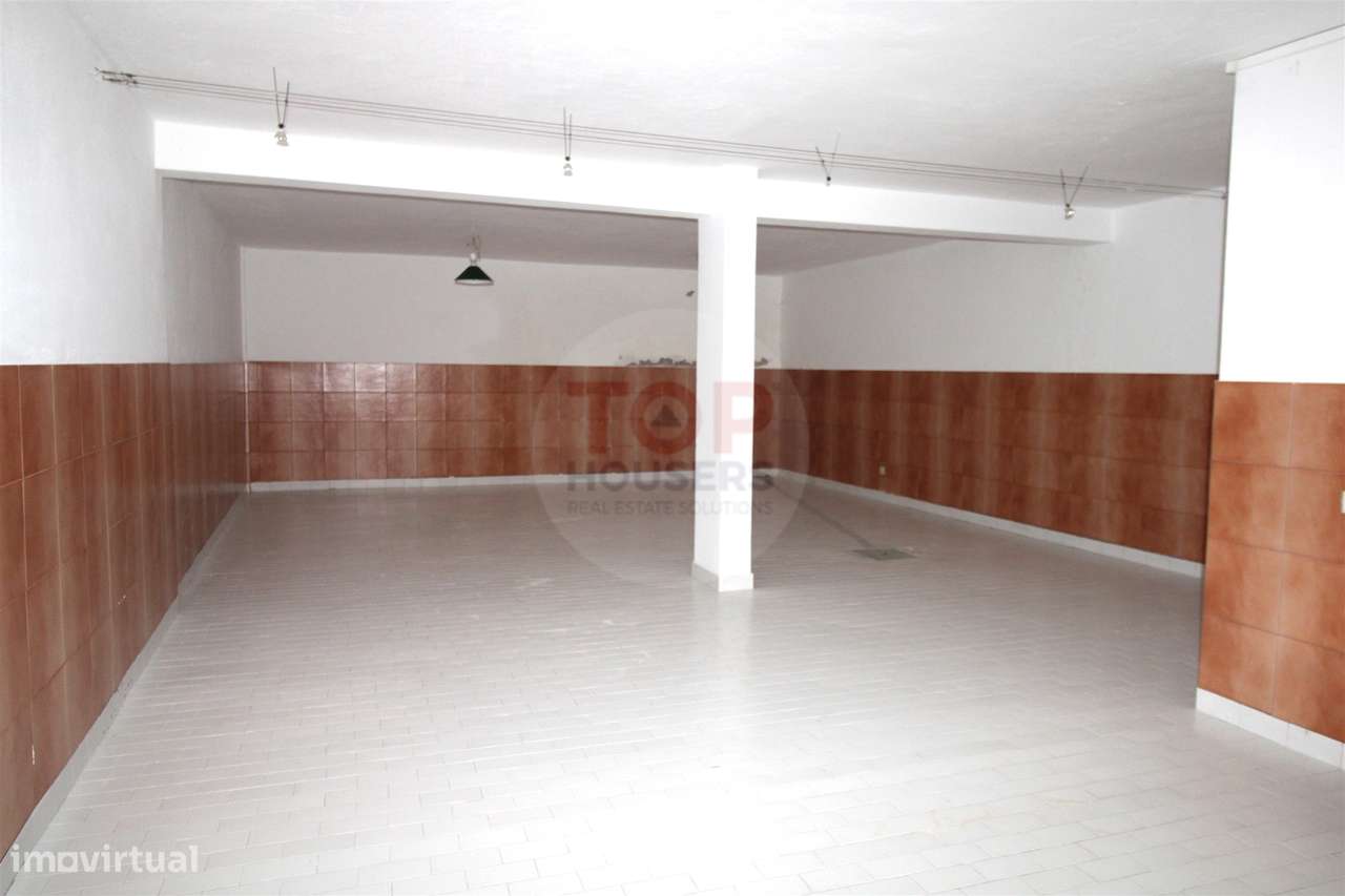 Loja Comercial com 117m² em Olhão – A 5 Minutos da Baixa-2