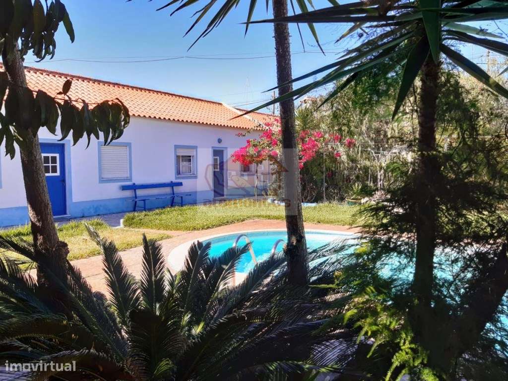Moradia com quintal e piscina em Grândola para remodelar-10