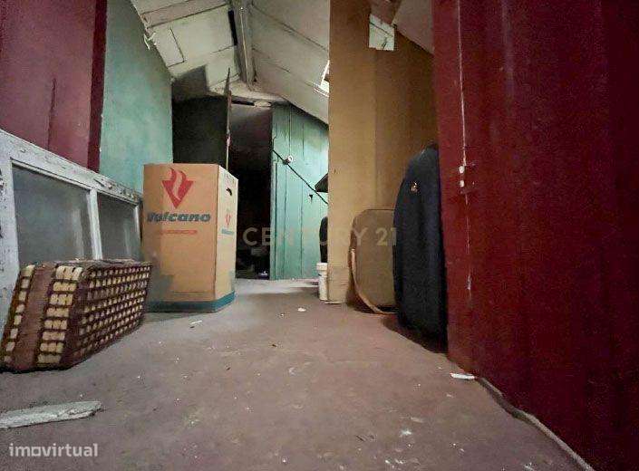 T2 com Sotão para reabilitação Falagueira, Amadora.-8
