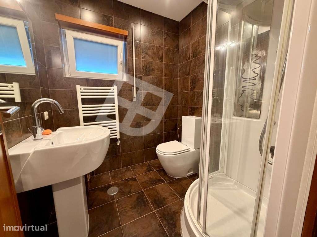 Moradia T4 Isolada c/ Jardim - Patela - S. Bernardo-27