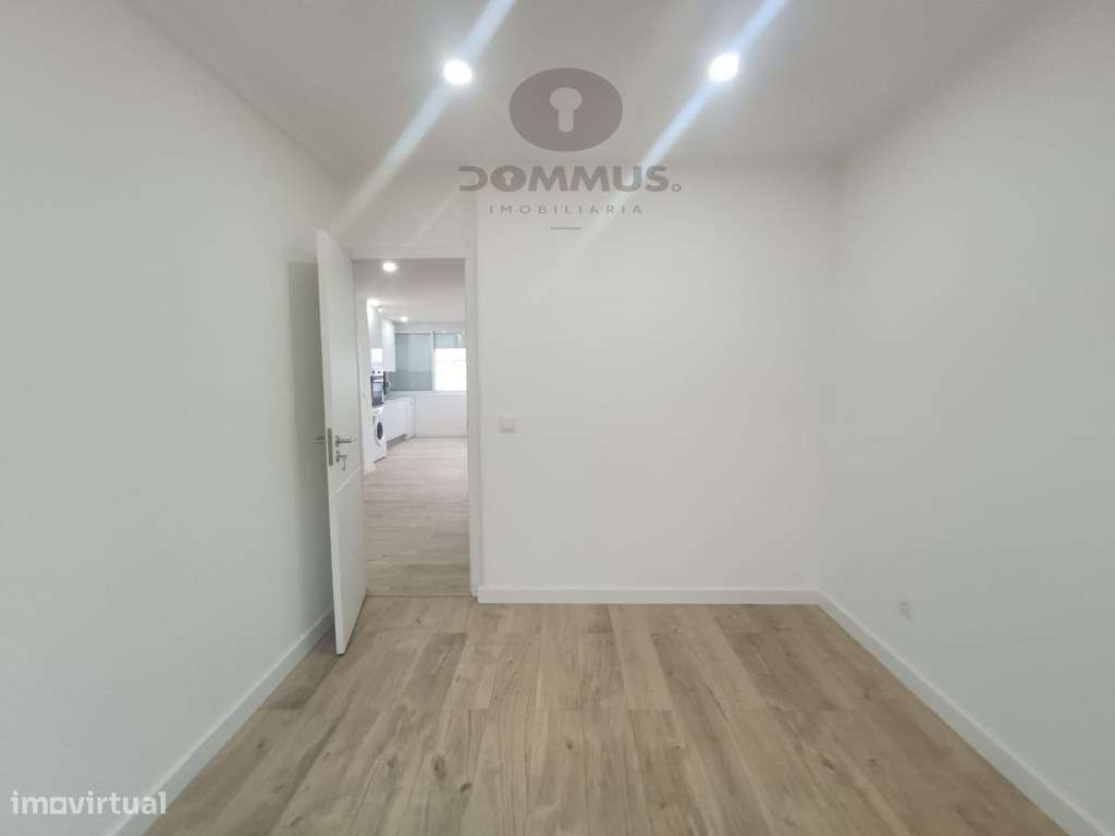Apartamento T4 Totalmente Remodelado na Damaia-28