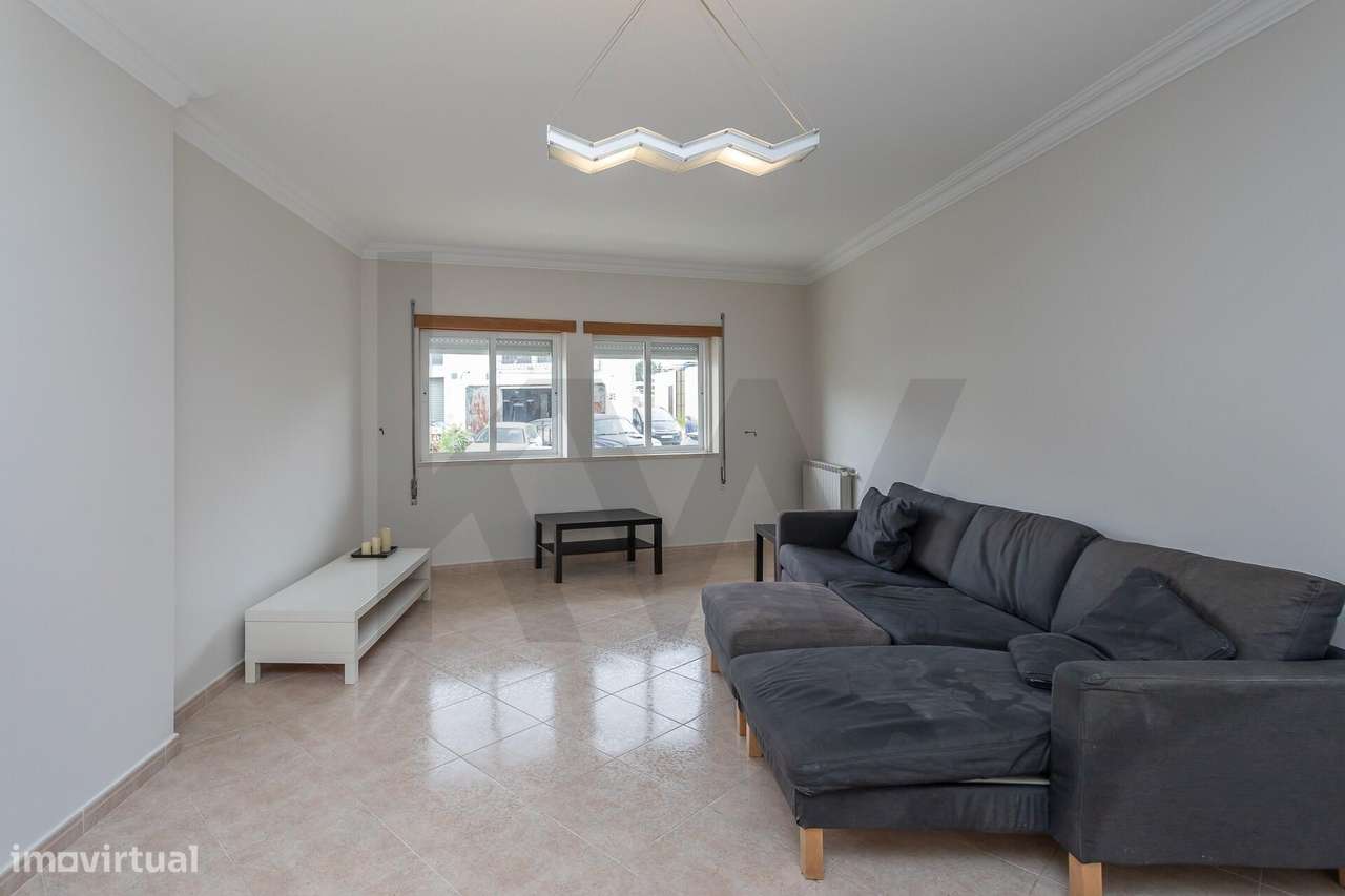 Apartamento T2 Espaçoso com Garagem e Arrecadação – Quinta das Amoreir-8