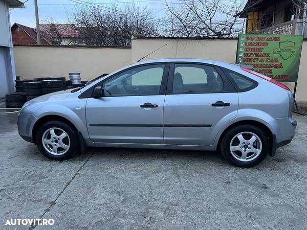 Ford Focus 1.6 16V Style - 11