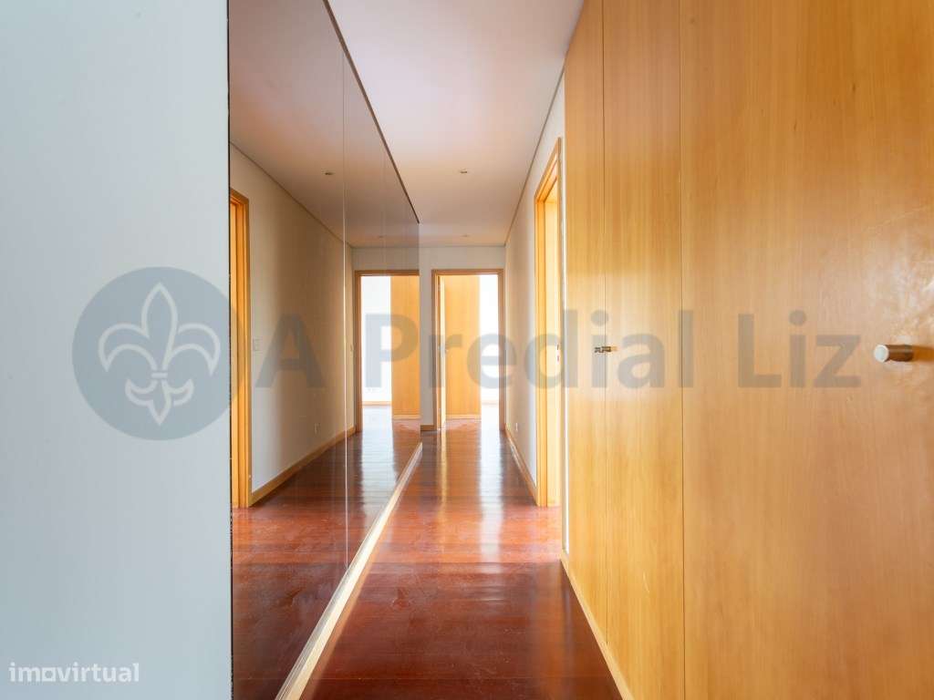 Apartamento T3+1 Duplex - À Av. da Boavista-19