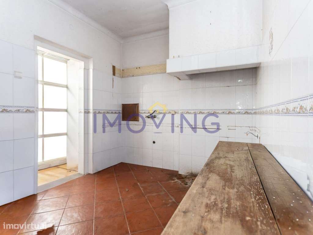 Prédio, moradia e garagens para Investimento-26