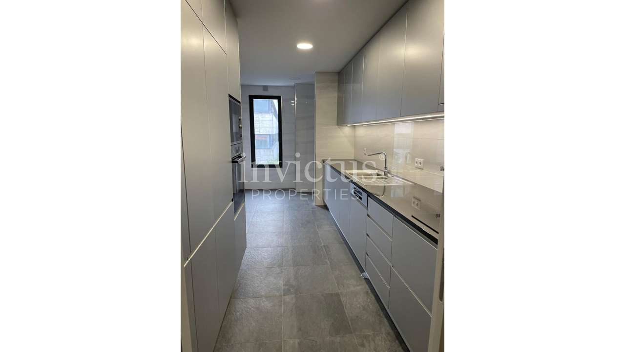 Apartamento T3 em plena Av. da Boavista-5
