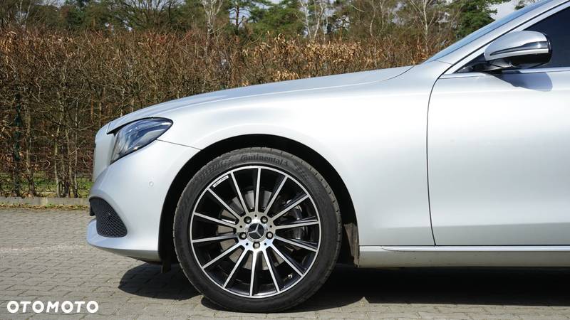 Mercedes-Benz Klasa E 220 d 4-Matic 9G-TRONIC - 21