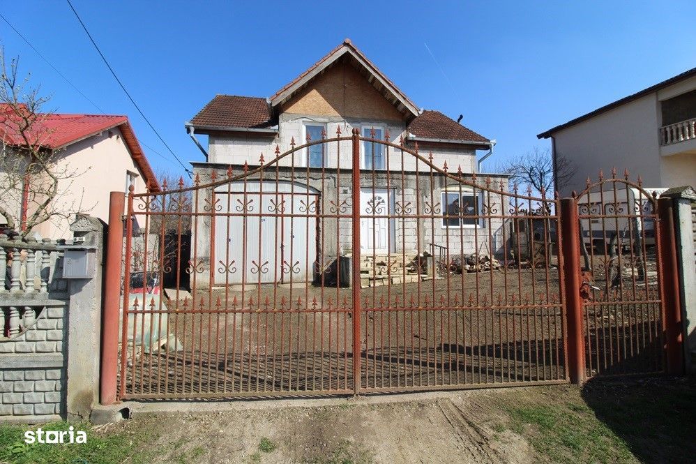 Vând casă P+M în Hunedoara, zona Valea Seacă, teren 1090mp, fs 25m