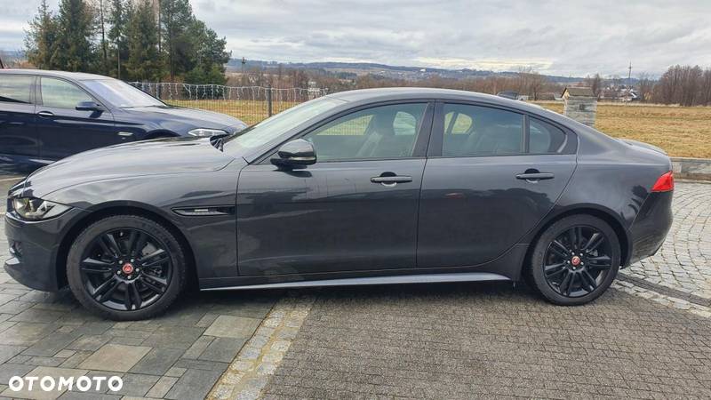 Jaguar XE 2.0 D AWD R-Sport - 4