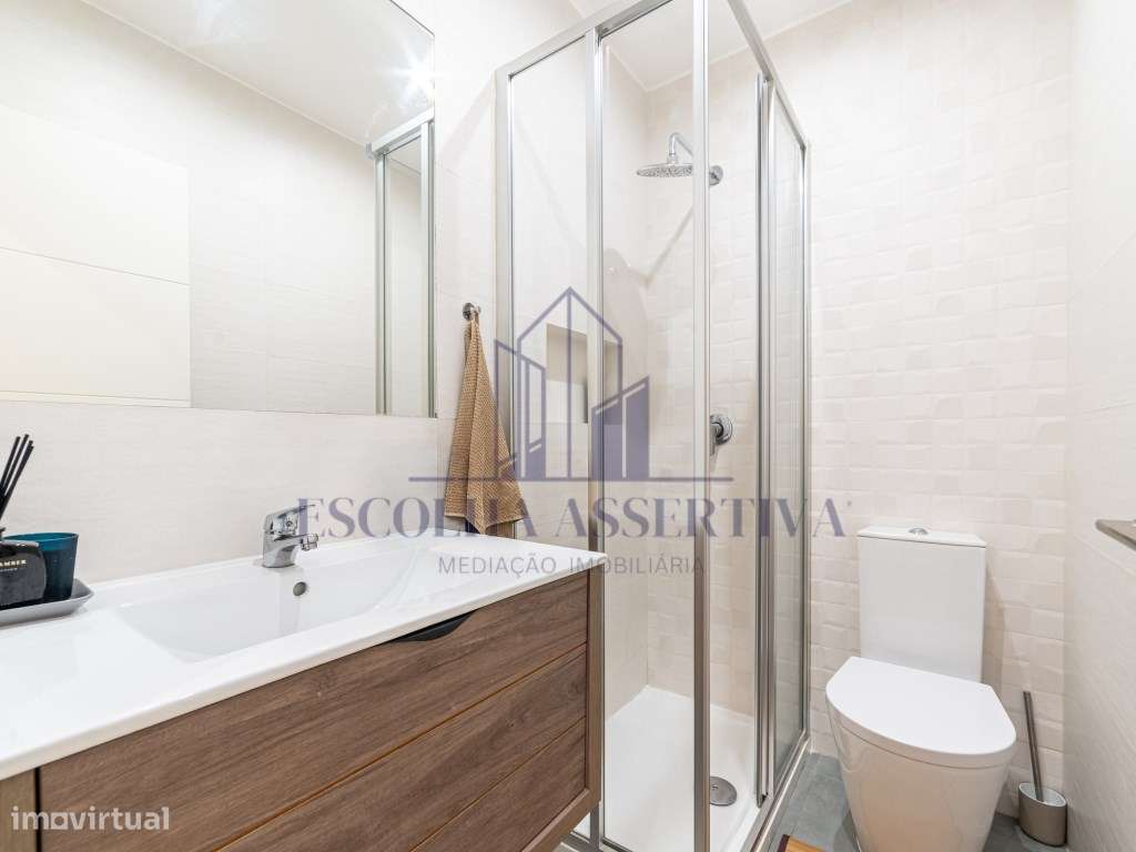 Apartamento T3 remodelado, com vista desafogada-23