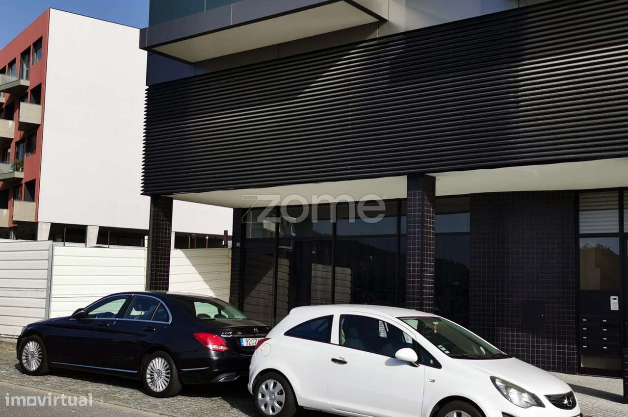 Loja com mezanino para Comércio e Serviços no Centro de Felgueiras - Vista 2
