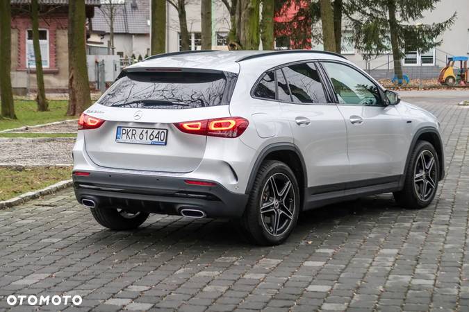 Mercedes-Benz GLA - 7