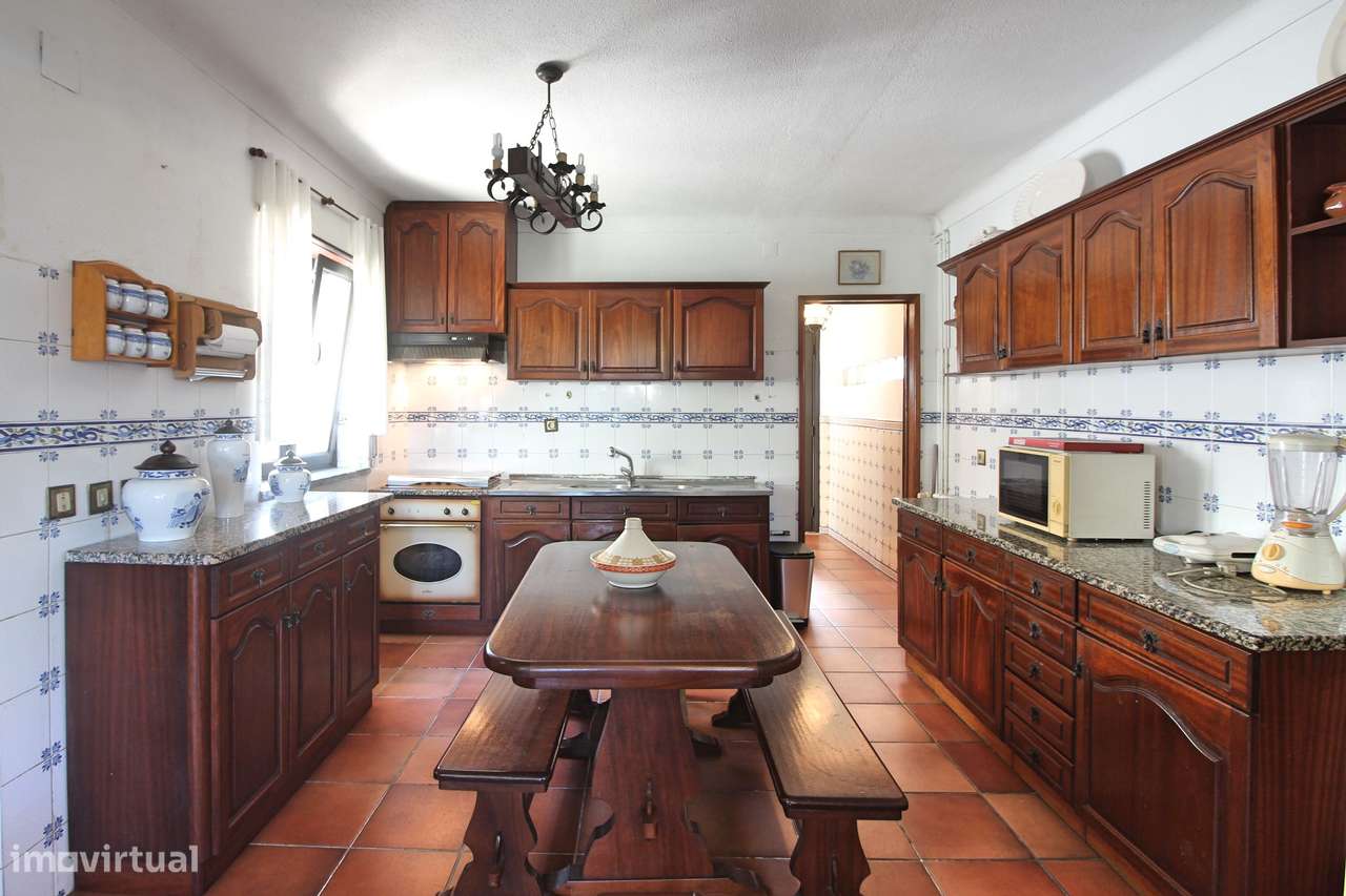 Moradia isolada em Gaeiras, com 4 quartos, jardim e garagem fechada. - Grande imagem: 5/26