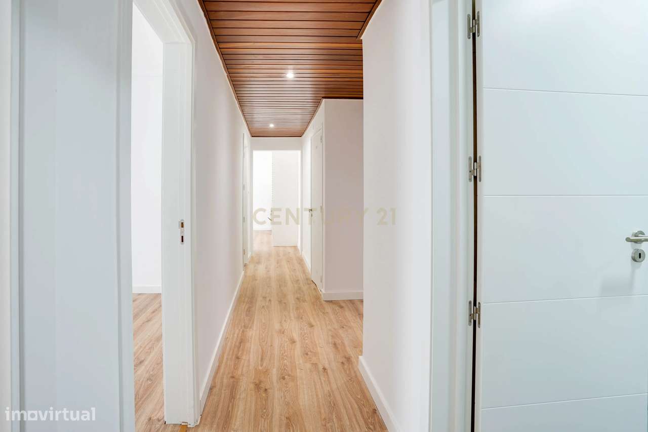 T2 transformado em T3, totalmente remodelado, localizado numa das zona-14