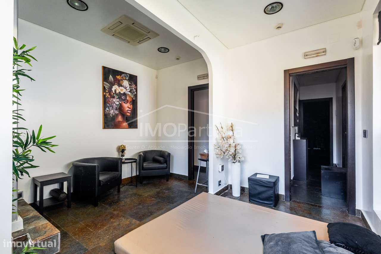 Loja com projeto aprovado P/ T2 na Parede - Cascais-11