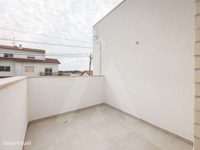 Moradia T4 + 1 de arquitetura moderna a 7 minutos do centro de Aveiro-42
