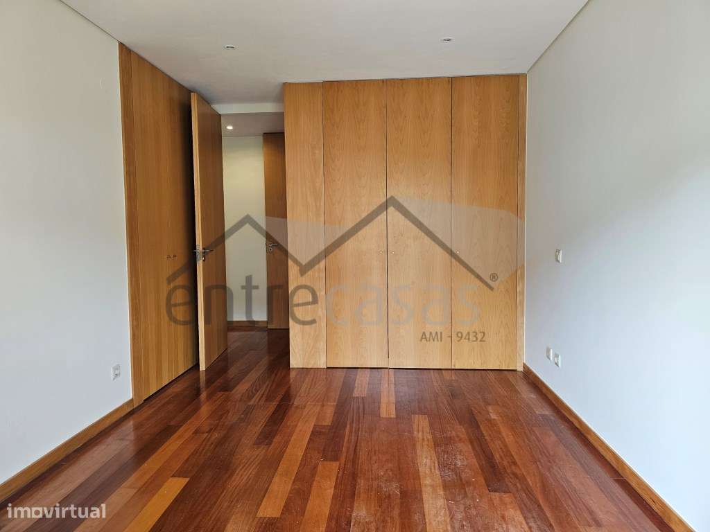 Meadela - Apartamento T3 em Condomínio Fechado-8