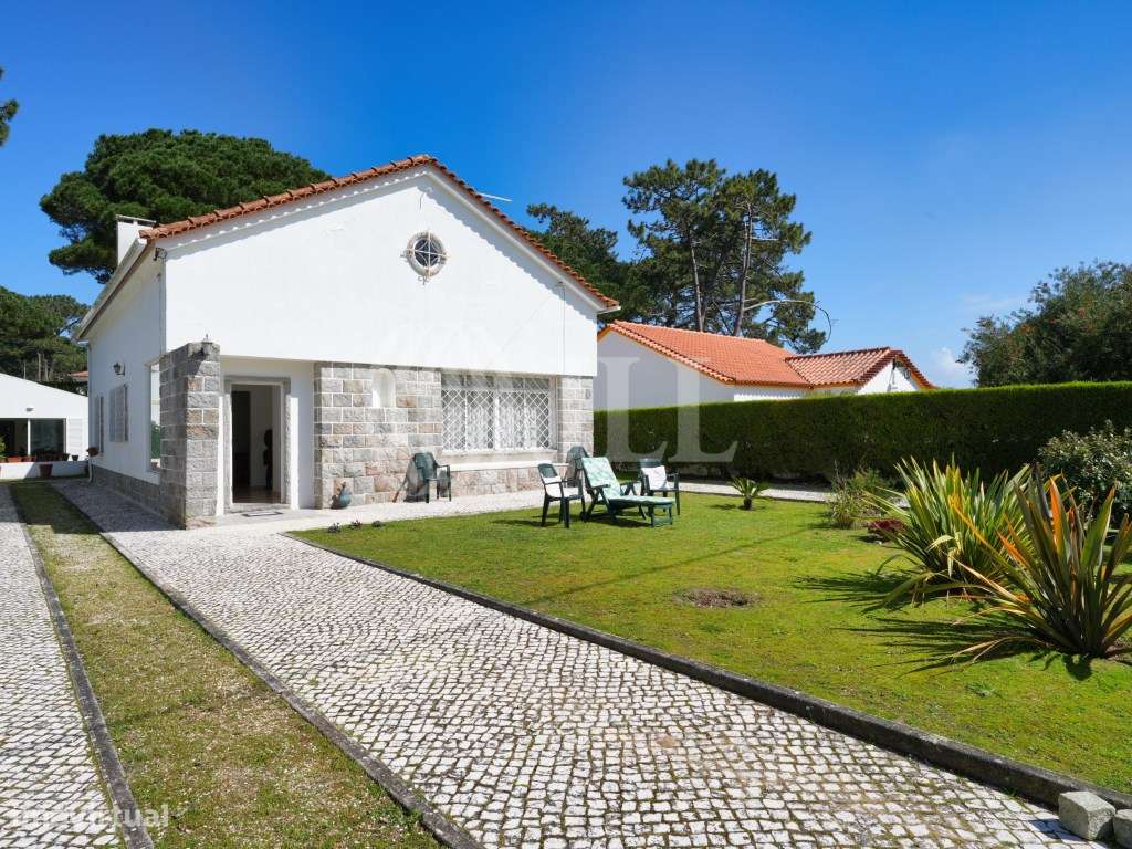 Moradia T4 com jardim no Banzão em Colares-3