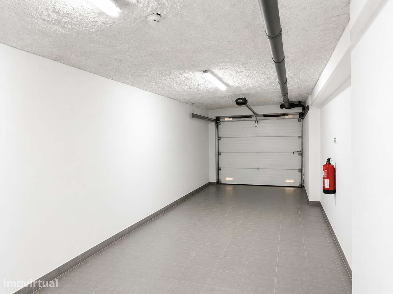 Apartamento T3 com garagem fechada, logradouro e jardim-17