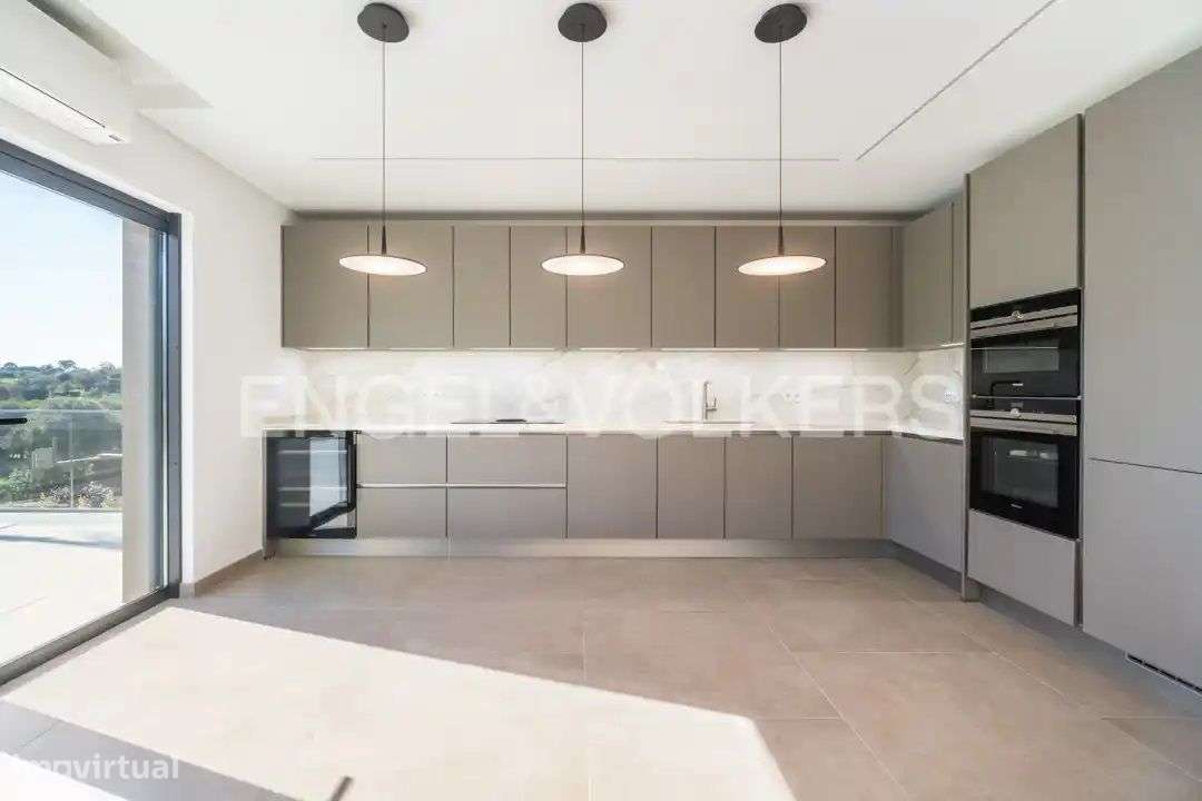 Moradia V4 Exclusiva perto do Carvoeiro-13