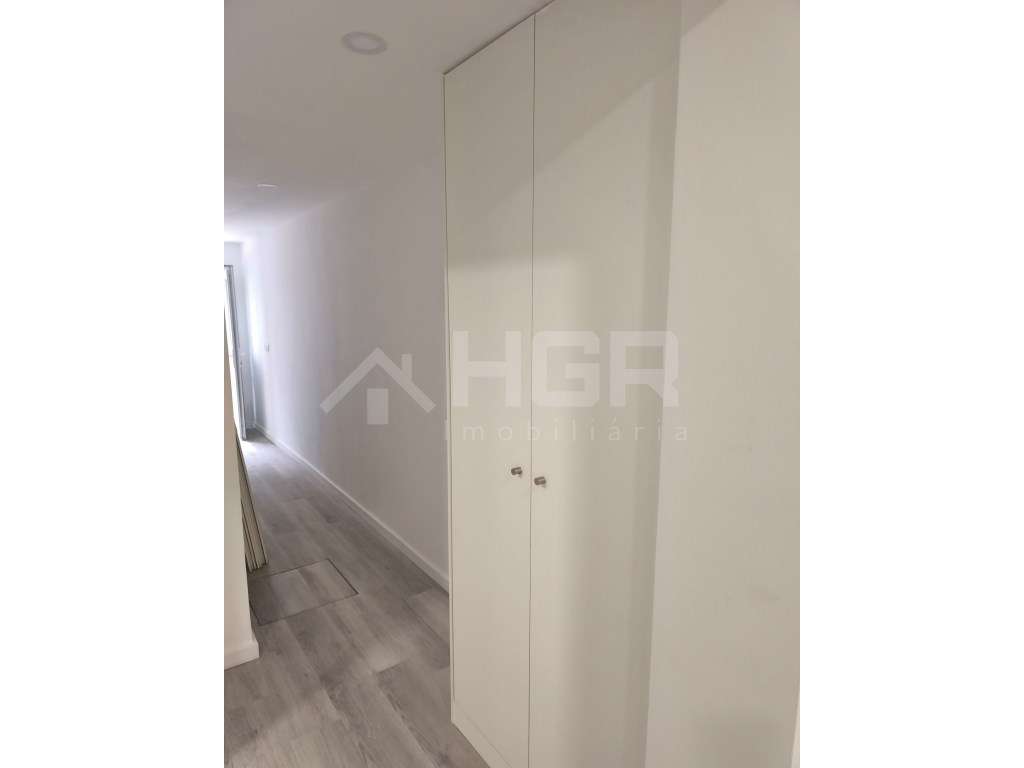 MORADIA T2 COM QUINTAL E GARAGEM | TOTALMENTE RENOVADA | 2 CASAS DE... - Grande imagem: 4/18