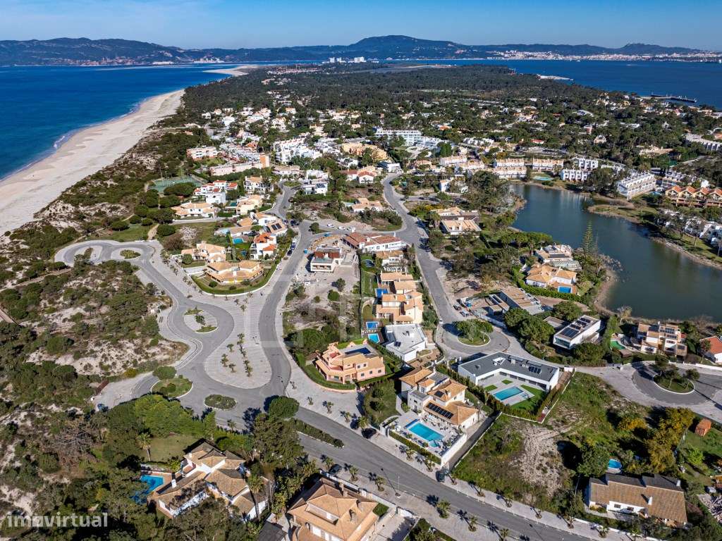 Moradia T6+1 em Soltróia, junto à praia, com piscina-39