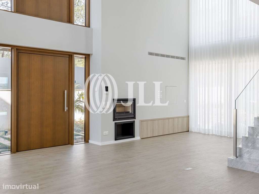 Moradia T4 com jardim e piscina no Estoril - Grande imagem: 4/63