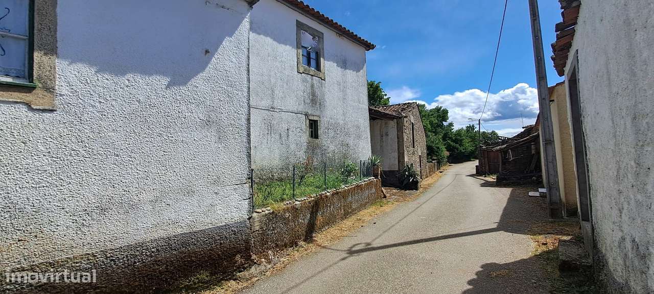 Moradia isolada T6 em Genísio, Miranda do Douro-38