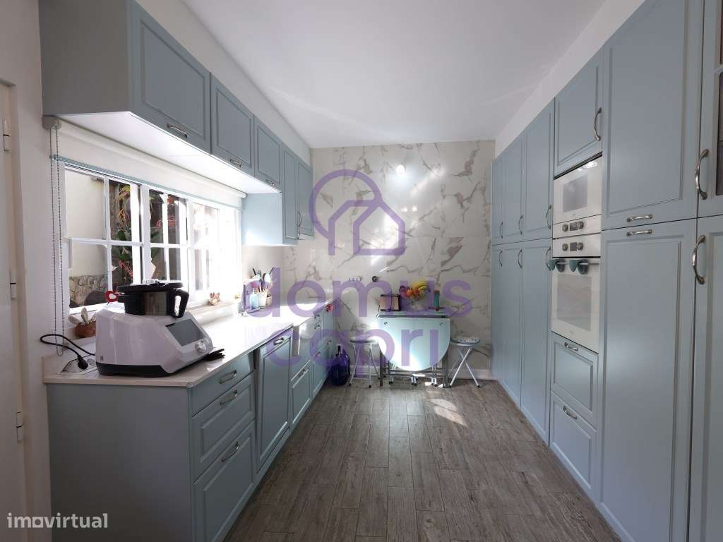 Elegante Moradia Típica T3 com Garagem, Quintal e Terraço em Fuzeta - Grande imagem: 4/58