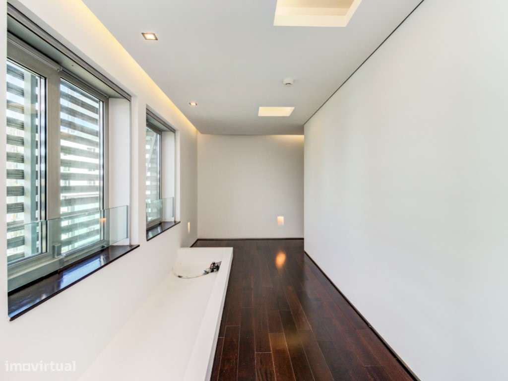 Apartamento T5 + 1 no Condomínio Jardins São Lourenço - Lisboa-5