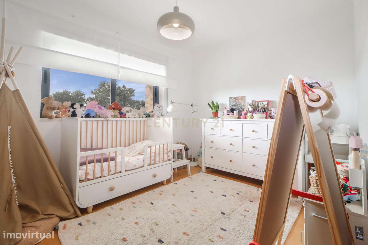 Apartamento T3 | 86 m2 + 14 m2 | Lugar de Garagem | Vista Rio Tejo | A-21