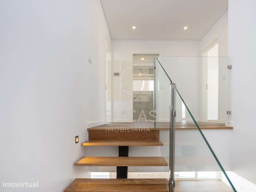 R291 Moradia T3 Duplex com áreas fabulosas-16