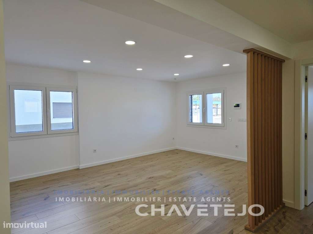 Moradia T4 Moderna c/ Garagem, estilo e Conforto a um Passo de Tomar-1