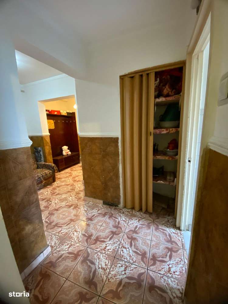 2 DECOMANDATE foarte spatios cu centrala si termopan zona Narcisa-14