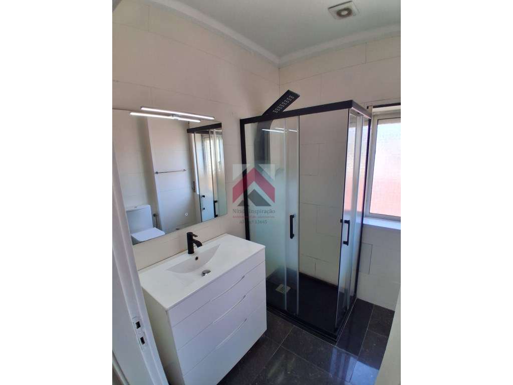 Apartamento T3 remodelado, localizado em Fânzeres (Gondomar)-11