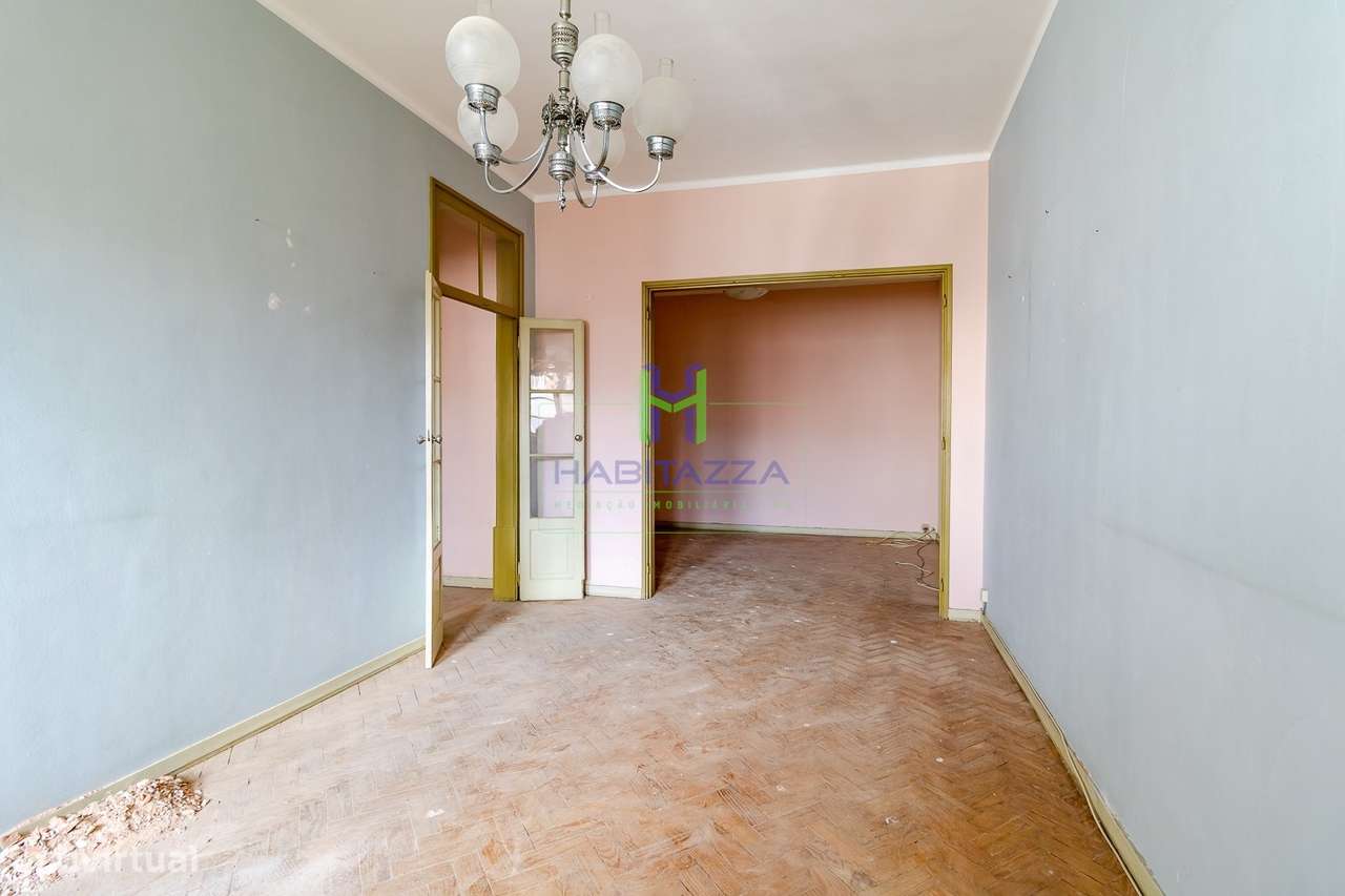 Prédio no Centro histórico de Lagos composto por 2 Apartamentos T3 e 1-15