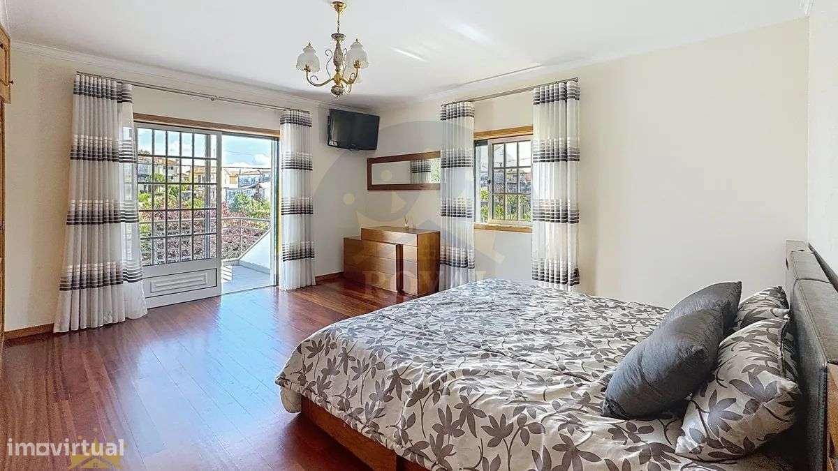 Moradia Isolada T4 em Arrifana –-25