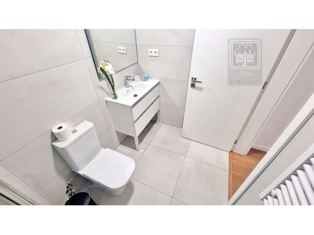 VENDA de APARTAMENTO T2 como NOVO - centro cidade Ponta Delgada (Sã...-19