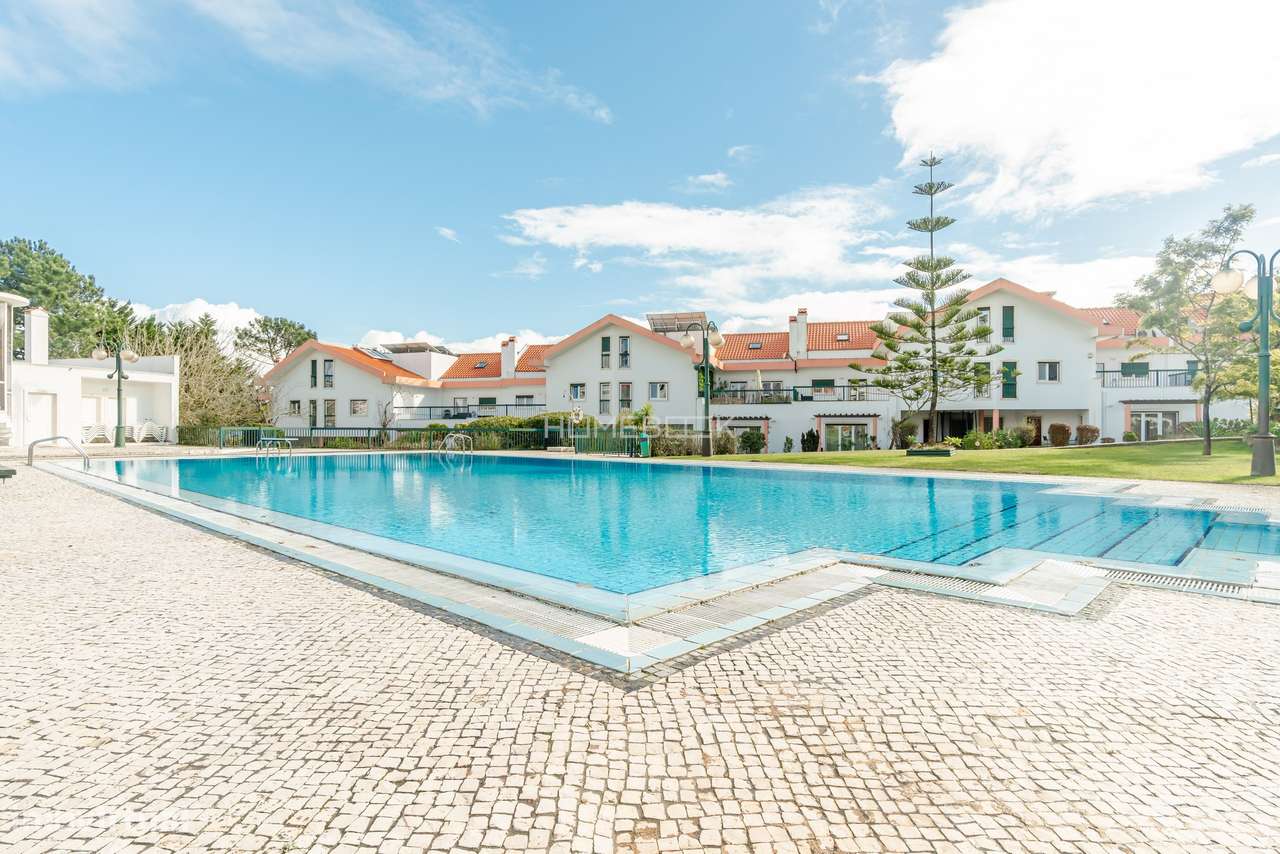 Moradia T5 renovada em condomínio fechado com piscinas, campo de ténis-0