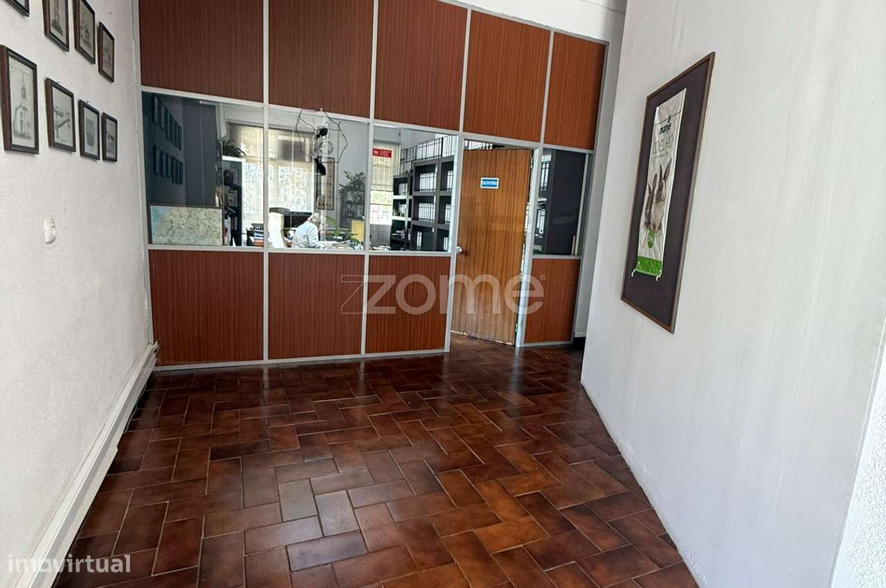 Armazém com 600 m² – 2 Pisos, Escritórios e Excelentes Acessos-7