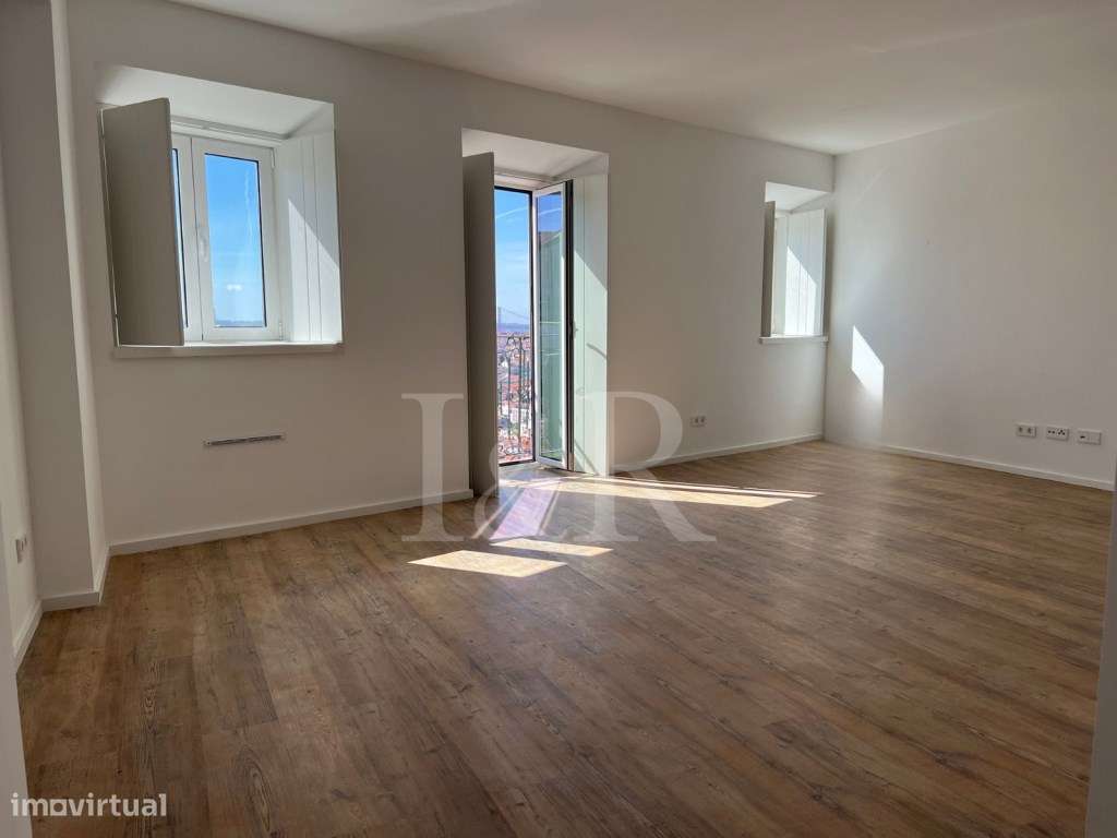 Apartamento T3 duplex com terraço e vista rio na Graça, Lisboa - Grande imagem: 5/36