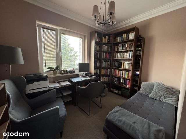 Atrakcyjny dom w centrum Zielonki.-5