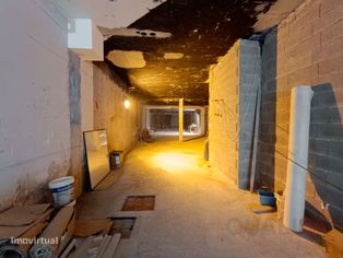 Loja com 258m2 no centro histórico de Braga, na Avenida Central - Grande imagem: 5/17