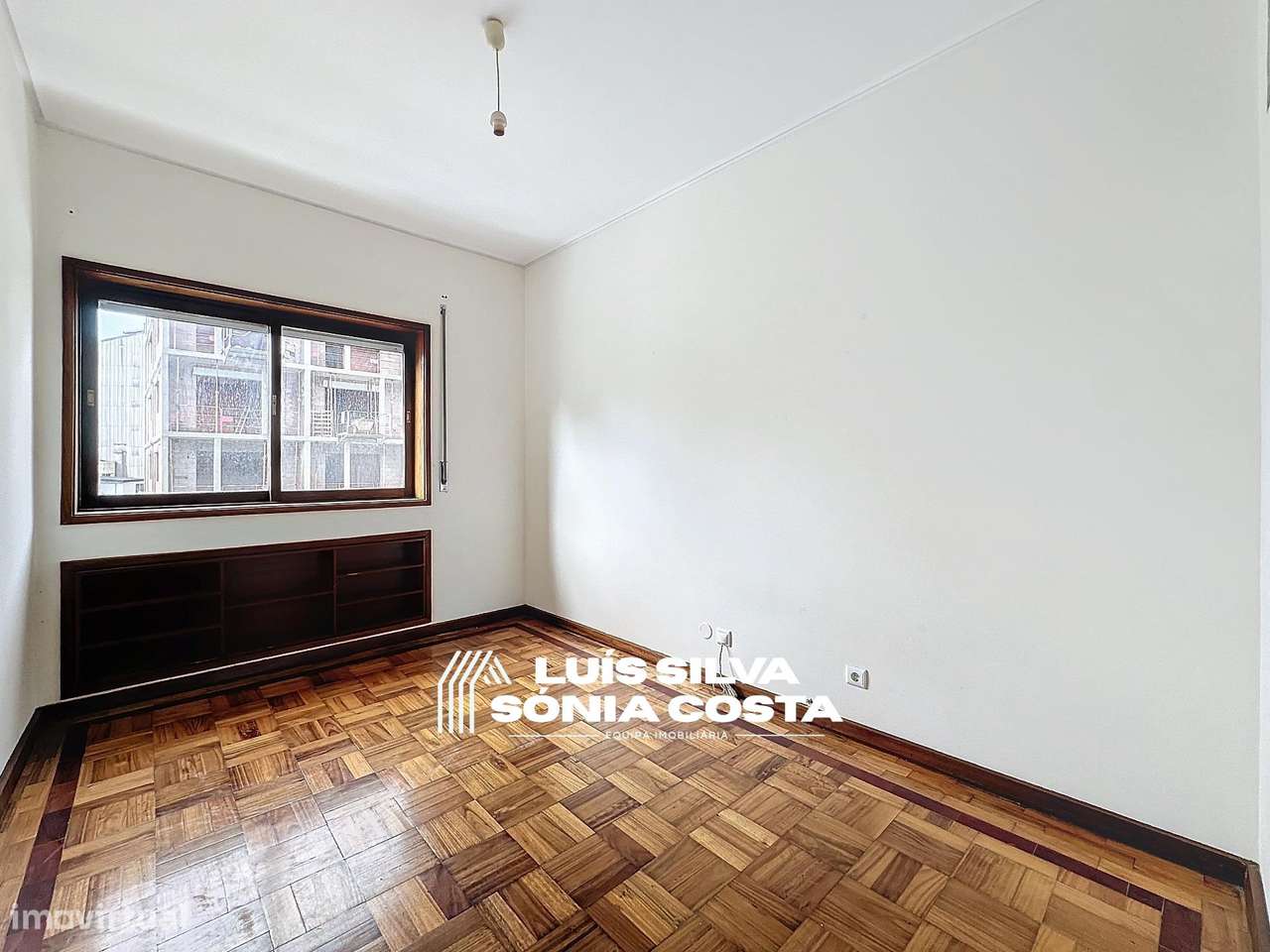 Apartamento T4 c/ Varandas e Elevador em frente á Câmara...-15